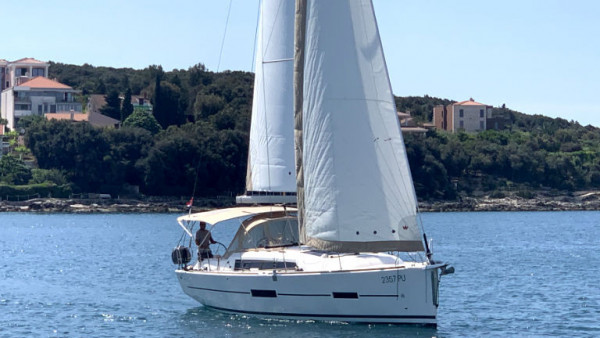 YachtABC - Lia - Croatia - Dufour 382 GL - 2 cab.