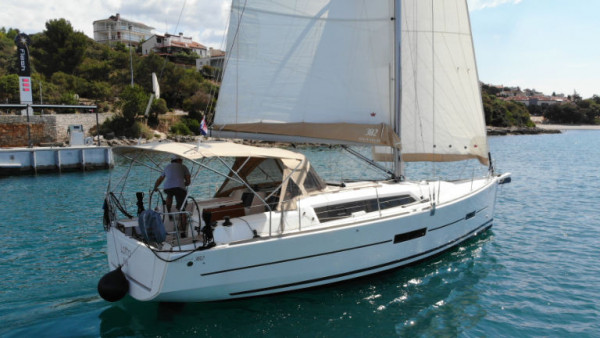 YachtABC - Lotta - Croatia - Dufour 382 GL