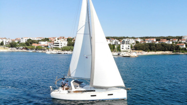 YachtABC - Olli - Croatia - Oceanis 38 - 3 cab.