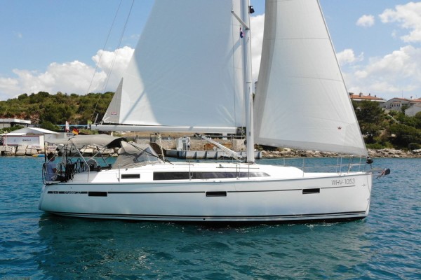 YachtABC - Bibi - Croatia - Bavaria Cruiser 37 - 3 cab.