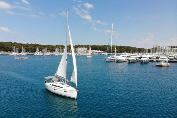 YachtABC - Bibi - Croatia - Bavaria Cruiser 37 - 3 cab.