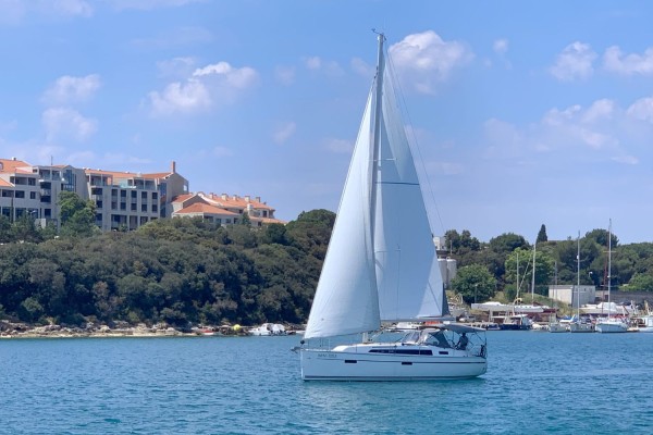 YachtABC - Bibi - Croatia - Bavaria Cruiser 37 - 3 cab.
